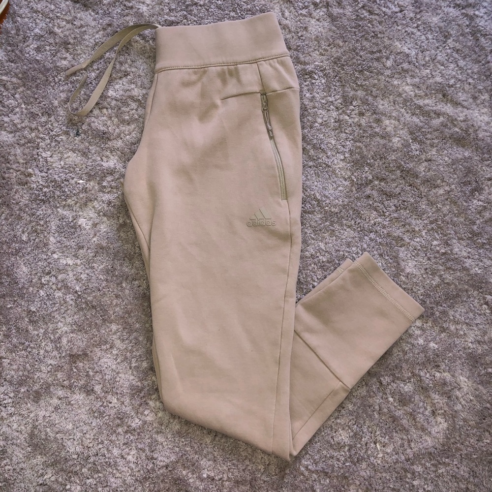 Adidas beige jogger